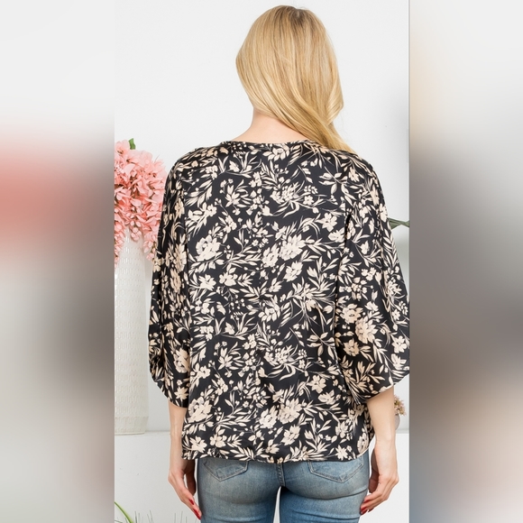 NWT BLACK BELL SLEEVE V-NECK FLORAL TOP - Picture 6 of 8